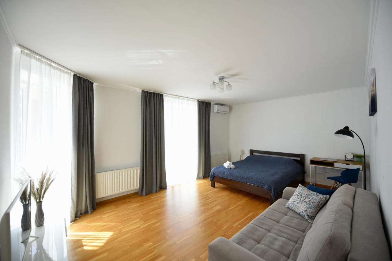 Cozy Apartment Next To The Park Ternopil Eksteriør billede